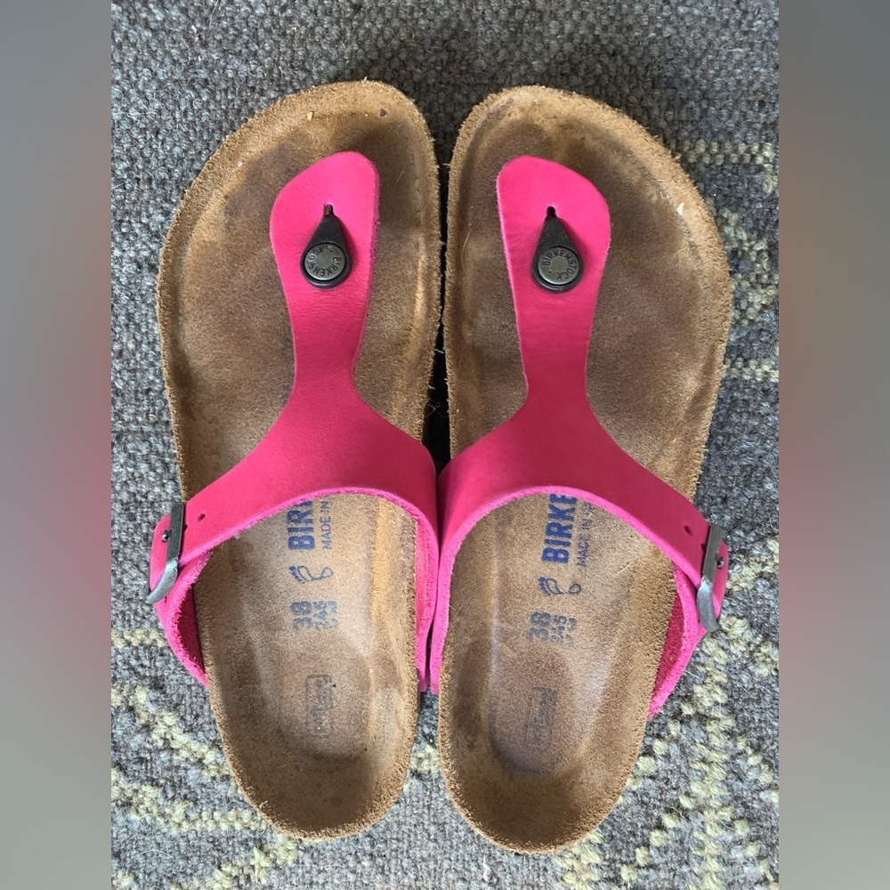 pink gizeh birkenstocks, size 8, 38
